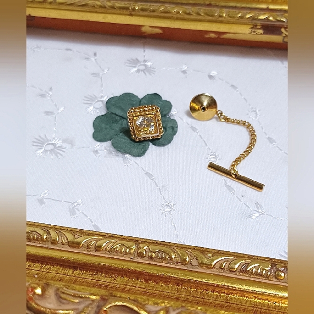 Men's vintage 14 kt gold electroplated tie tack with CZ center